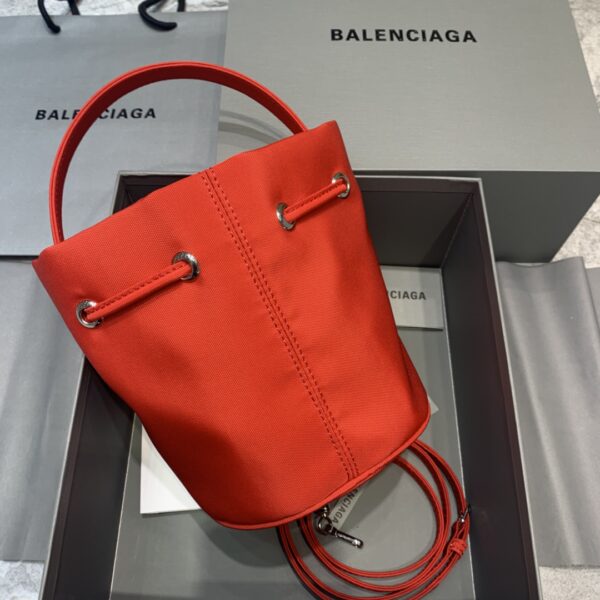 Balenciaga Le Cagole Medium Bucket Bag In Red, For Women, Women's Bags 7in/18cm