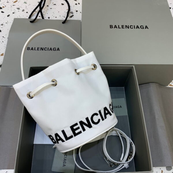 Balenciaga Le Cagole Medium Bucket Bag In White, For Women, Women's Bags 7in/18cm