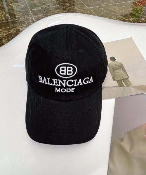 Balenciaga Logo Cap In Black