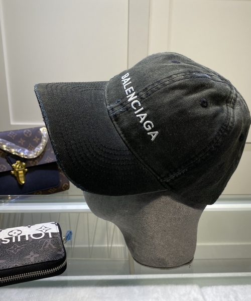Balenciaga Logo Front Cap In Black