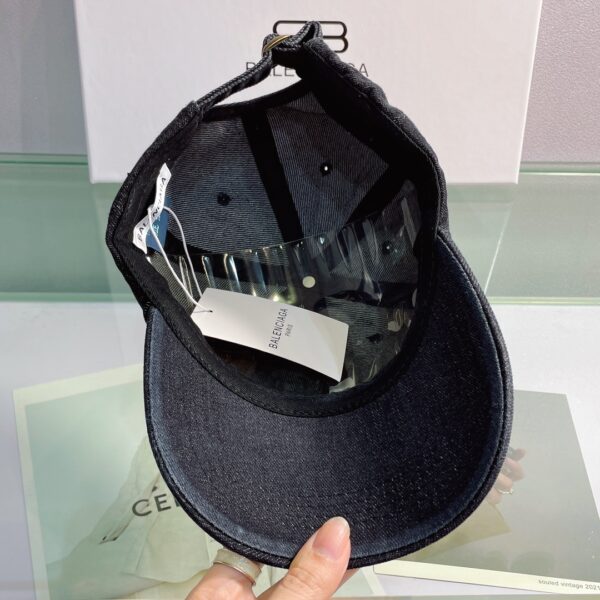 Balenciaga Logo Front Cap In Black