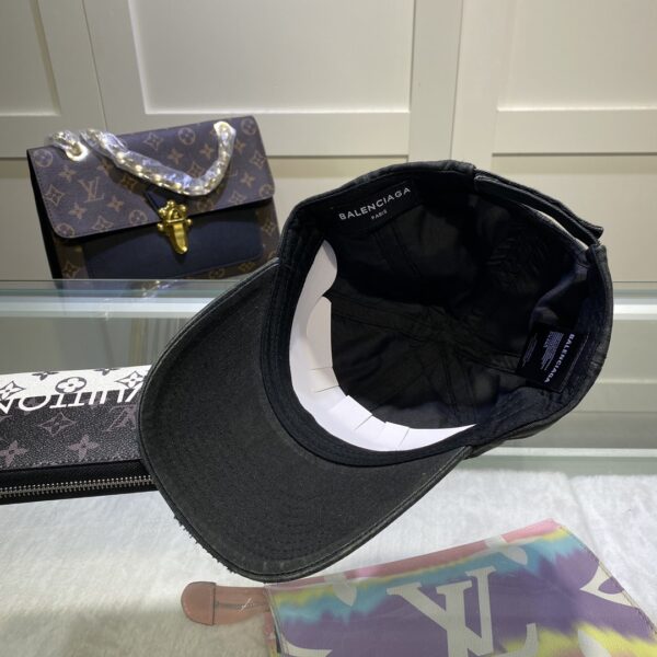 Balenciaga Logo Front Cap In Black