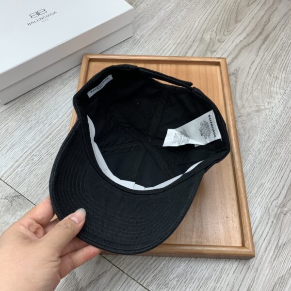 Balenciaga Logo Front Cap In Black