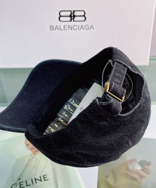 Balenciaga Logo Front Cap In Black