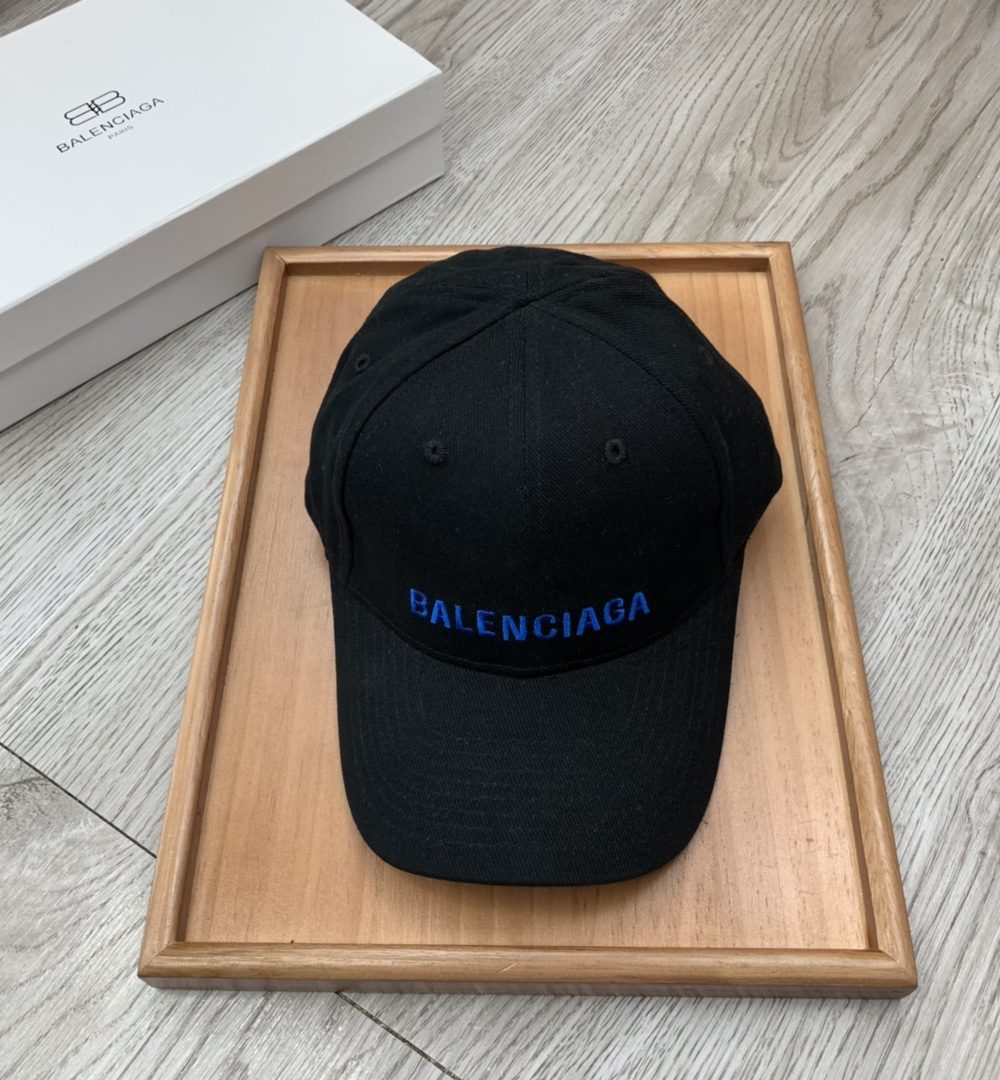Balenciaga Logo Front Cap In Black