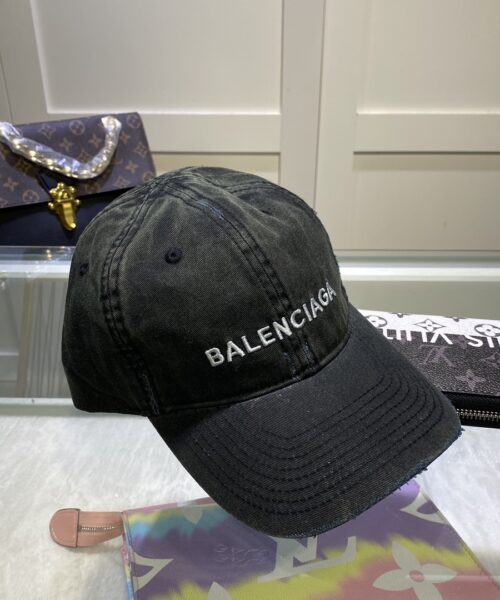 Balenciaga Logo Front Cap In Black