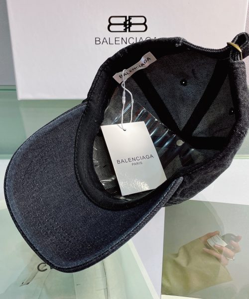 Balenciaga Logo Front Cap In Black