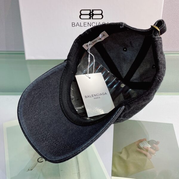 Balenciaga Logo Front Cap In Black