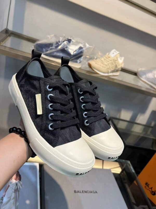 Balenciaga Paris Low Top Trainers Black For Women