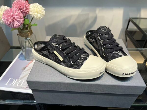 Balenciaga Paris Low Top Trainers Black For Women