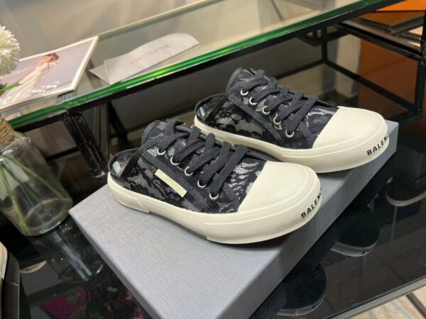 Balenciaga Paris Low Top Trainers Black For Women