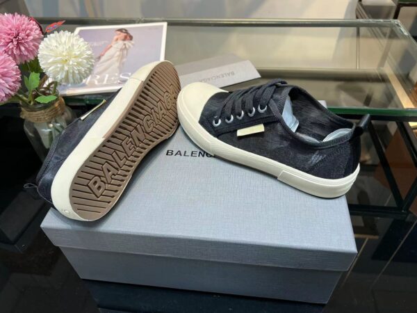 Balenciaga Paris Low Top Trainers Black For Women