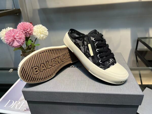 Balenciaga Paris Low Top Trainers Black For Women