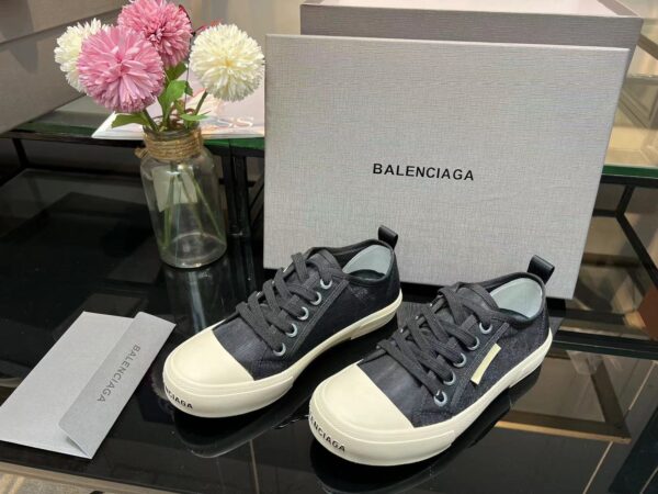 Balenciaga Paris Low Top Trainers Black For Women