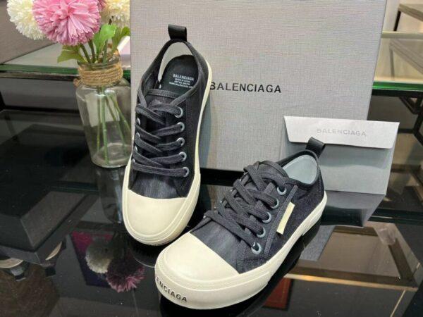 Balenciaga Paris Low Top Trainers Black For Women