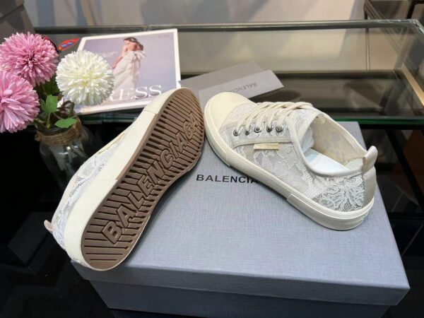 Balenciaga Paris Low Top Trainers White For Women