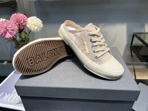 Balenciaga Paris Low Top Trainers White For Women