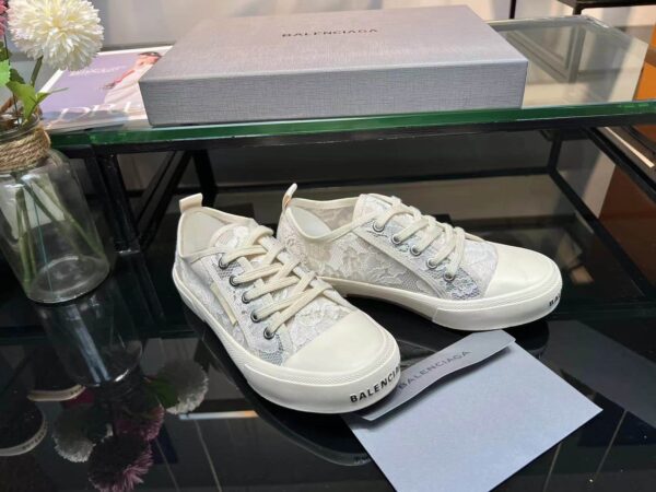 Balenciaga Paris Low Top Trainers White For Women