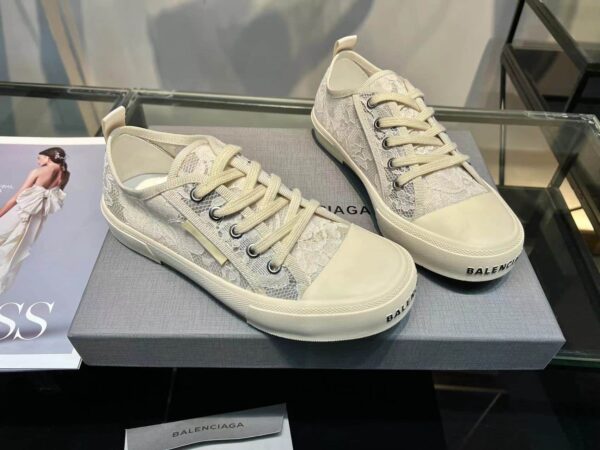 Balenciaga Paris Low Top Trainers White For Women