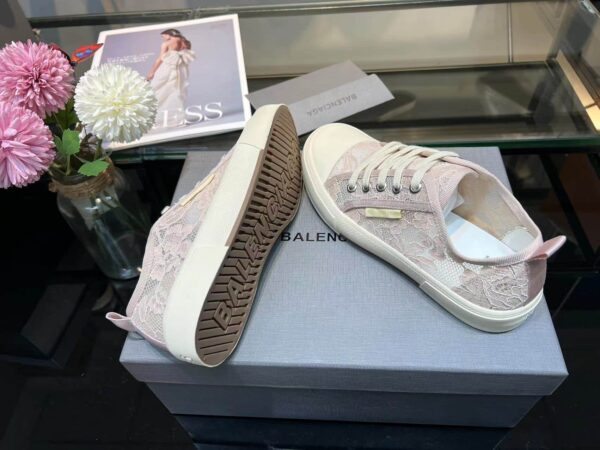 Balenciaga Paris Low Top Trainers White For Women