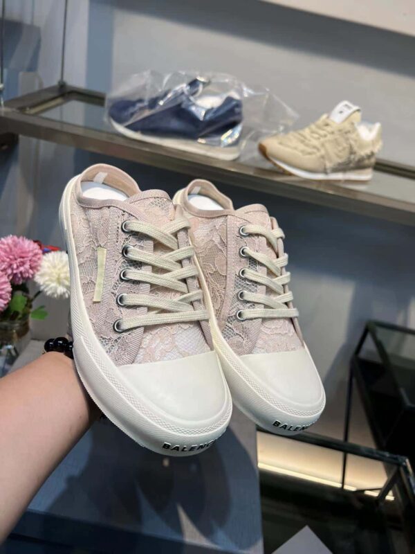Balenciaga Paris Low Top Trainers White For Women