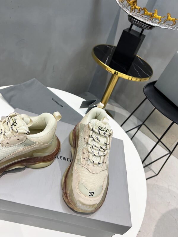 Balenciaga Triple S Trainers Clear Sole Beige For Women 544351W2GA19710