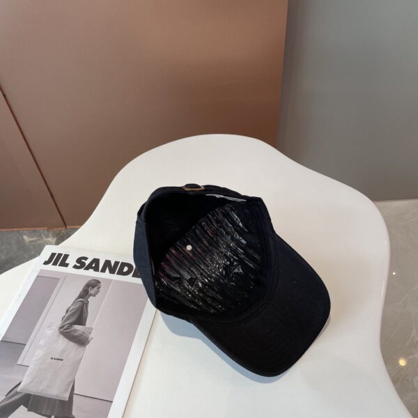 Balenciage BB Sprayed Black Cap