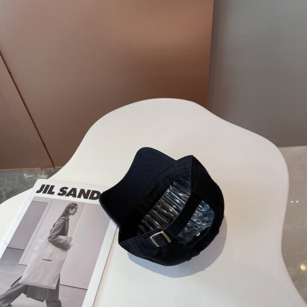 Balenciage BB Sprayed Black Cap