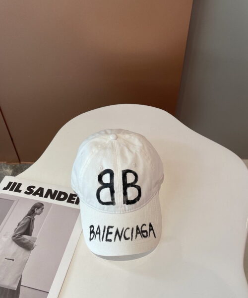 Balenciage BB Sprayed White Cap