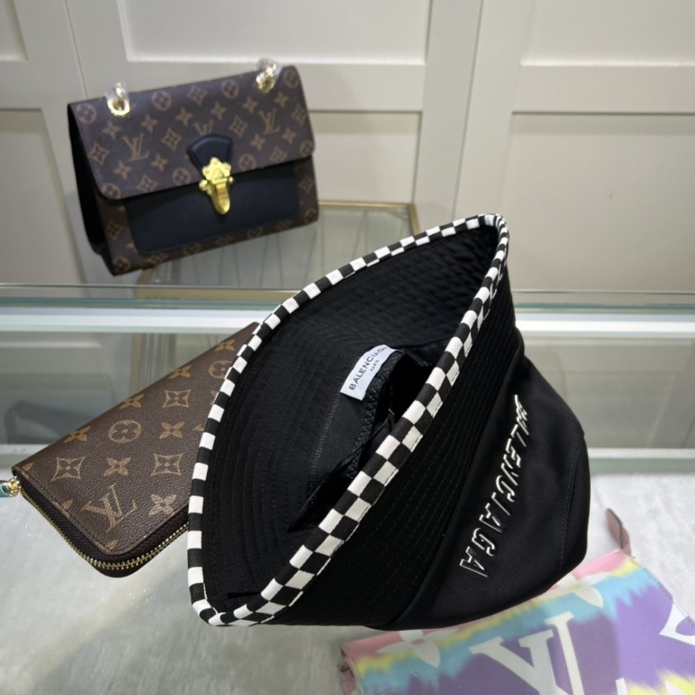 Balenciage Bucket Hat Black Hat - Image 3