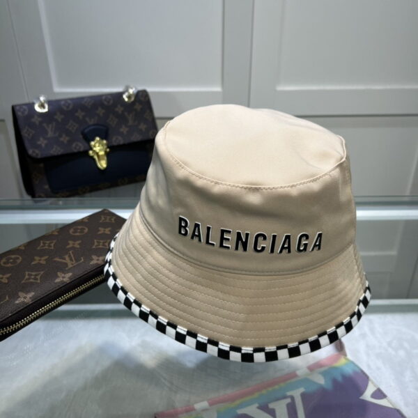 Balenciage Bucket Hat Cream Hat