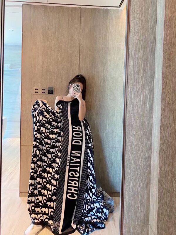 BL052 – Fashion Blanket
