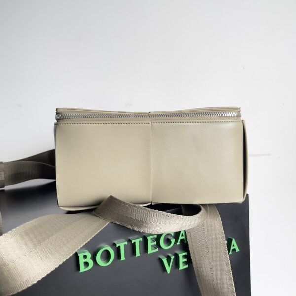 Bottega Veneta Arco Backpack Black/Green/Beige For Women 36cm / 14.7in