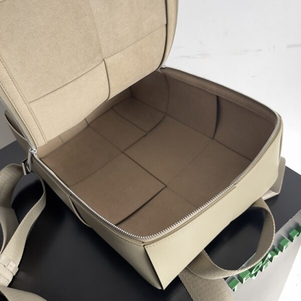 Bottega Veneta Arco Backpack Black/Green/Beige For Women 36cm / 14.7in