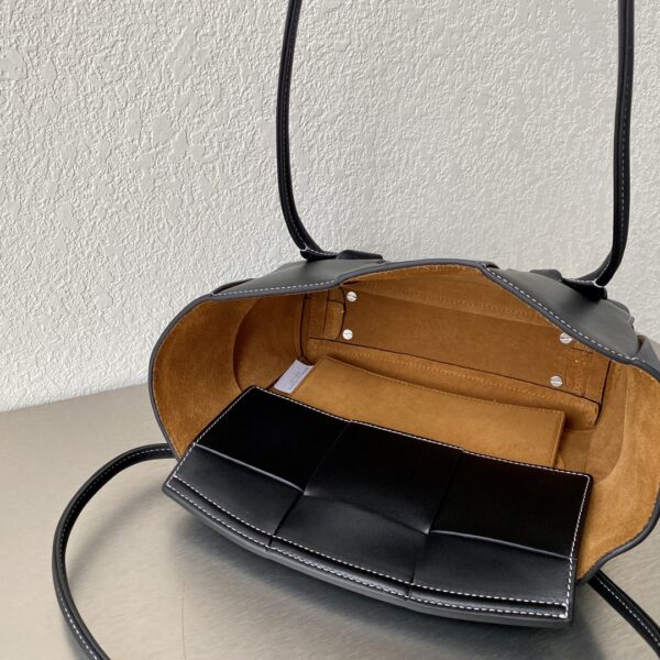 Bottega Veneta Arco Bag For Women 12in/33cm In Black
