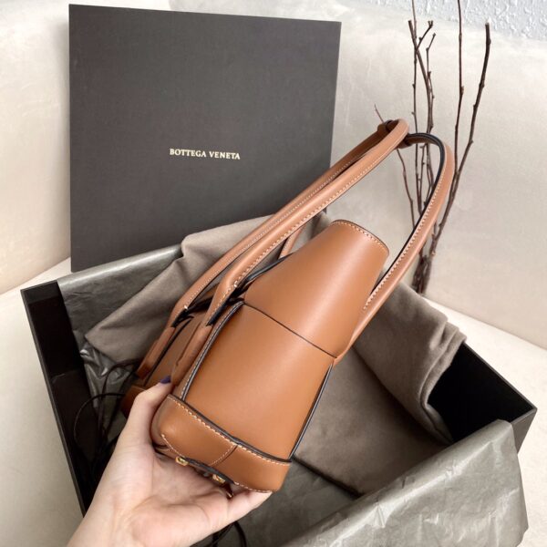 Bottega Veneta Arco Bag For Women 12in/33cm In Brown
