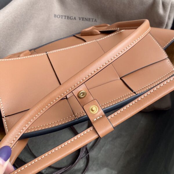 Bottega Veneta Arco Bag For Women 12in/33cm In Brown