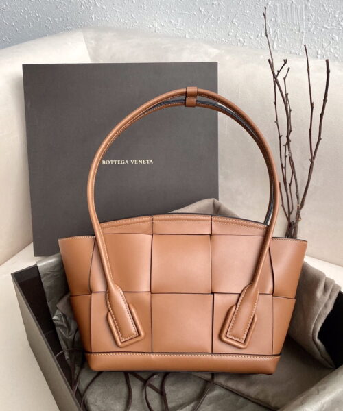Bottega Veneta Arco Bag For Women 12in/33cm In Brown