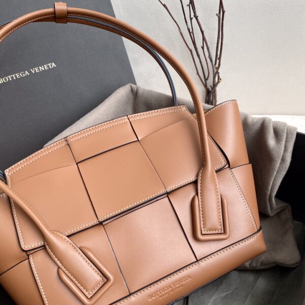 Bottega Veneta Arco Bag For Women 12in/33cm In Brown