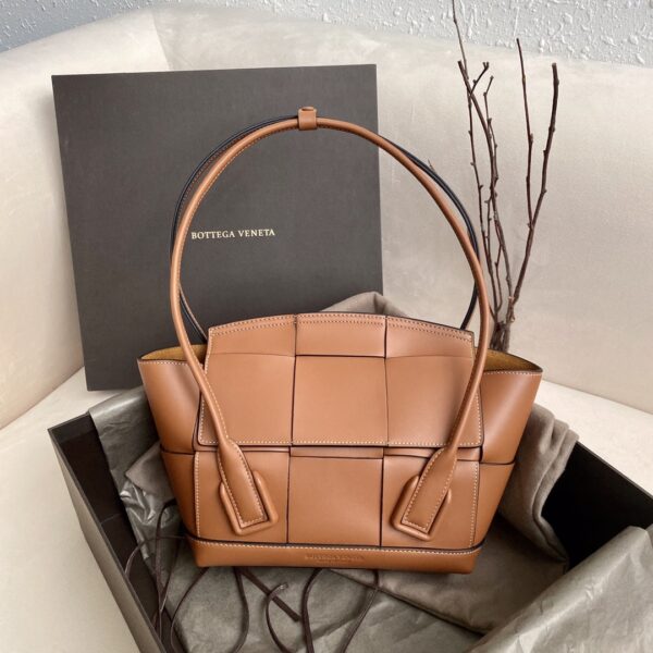 Bottega Veneta Arco Bag For Women 12in/33cm In Brown