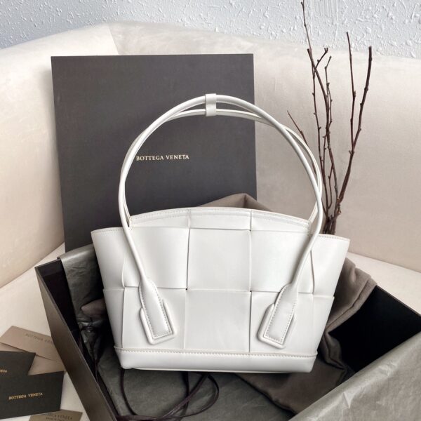 Bottega Veneta Arco Bag For Women 12in/33cm In White
