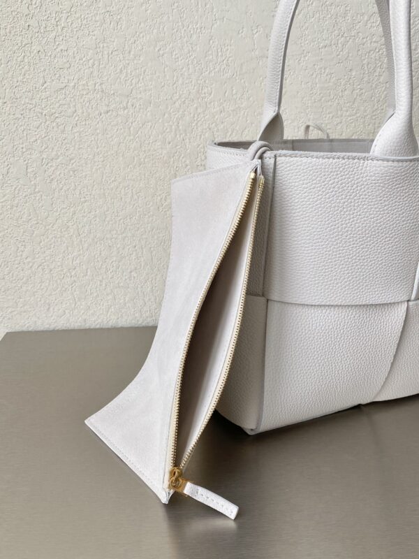 Bottega Veneta Arco Tote Bag For Women 11.8in/30cm In Chalk 652867VCP119009