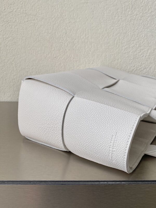 Bottega Veneta Arco Tote Bag For Women 11.8in/30cm In Chalk 652867VCP119009