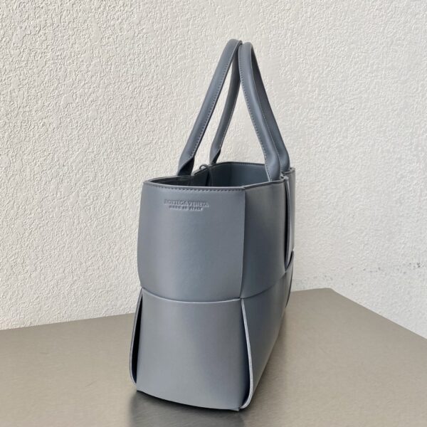Bottega Veneta Arco Tote Bag For Women 16.14in/41cm