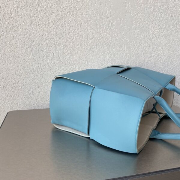 Bottega Veneta Arco Tote Bag For Women 16.14in/41cm In Blue