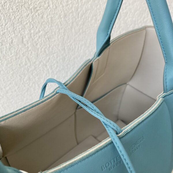 Bottega Veneta Arco Tote Bag For Women 16.14in/41cm In Blue