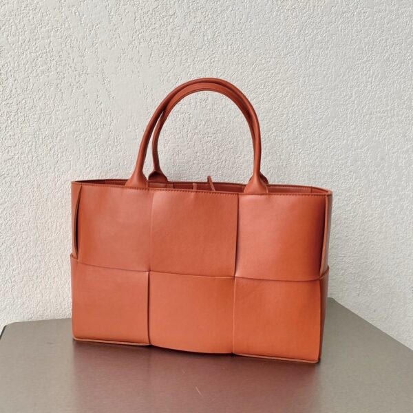 Bottega Veneta Arco Tote Bag For Women 16.14in/41cm In Brown 609175VMAY37660