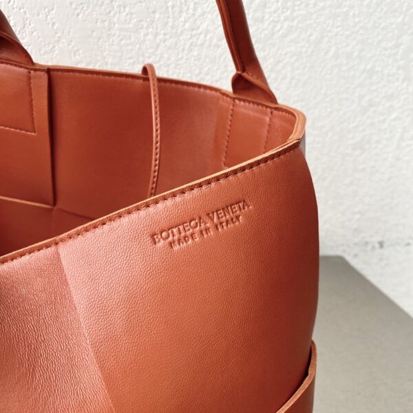 Bottega Veneta Arco Tote Bag For Women 16.14in/41cm In Brown 609175VMAY37660