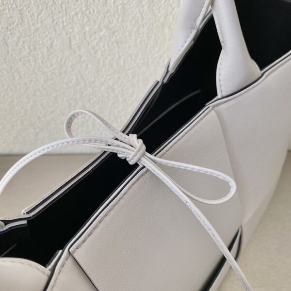 Bottega Veneta Arco Tote Bag For Women 16.14in/41cm In White 609175VMAY39041