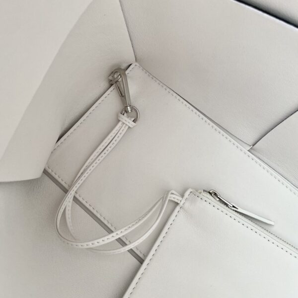 Bottega Veneta Arco Tote Bag For Women 16.14in/41cm In White 609175VMAY39041